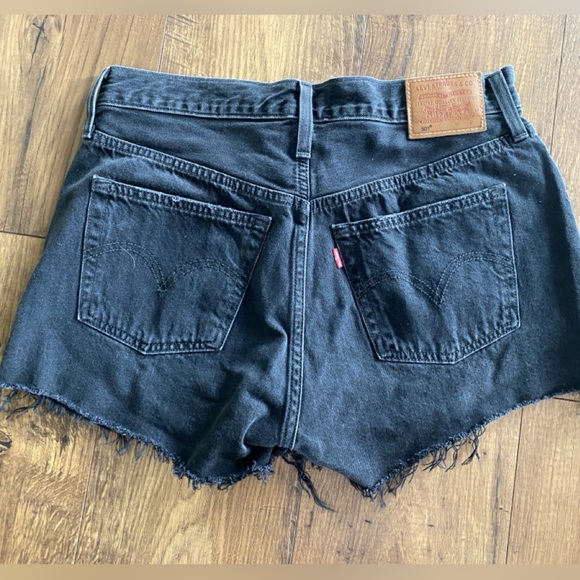 NWOT Levi 501 high waist shorts - Picture 2 of 3